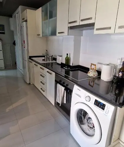 アパート Holiday Studio